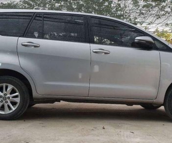 Toyota Innova 2018 - Cần bán gấp Toyota Innova năm 2018, màu bạc