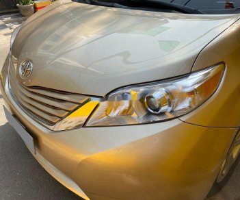 Toyota Sienna 2011 - Cần bán xe Toyota Sienna đời 2011, màu vàng ít sử dụng