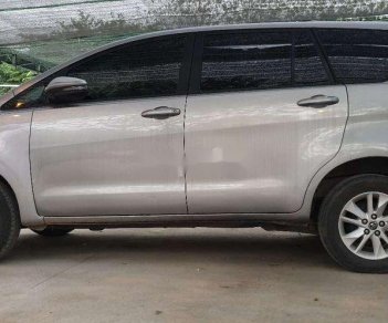 Toyota Innova 2018 - Cần bán gấp Toyota Innova năm 2018, màu bạc