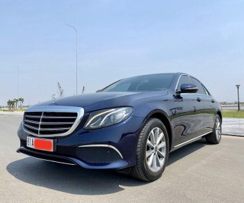 Mercedes-Benz E class 2019 - Cần bán xe Mercedes đời 2019, màu xanh lam như mới