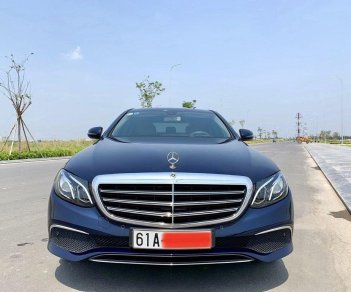 Mercedes-Benz E class 2019 - Cần bán xe Mercedes đời 2019, màu xanh lam như mới