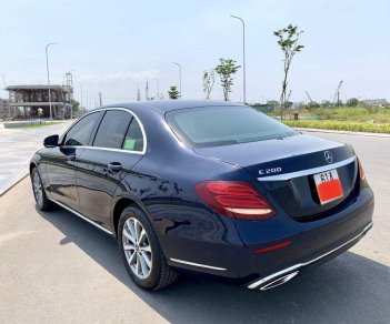 Mercedes-Benz E class 2019 - Cần bán xe Mercedes đời 2019, màu xanh lam như mới