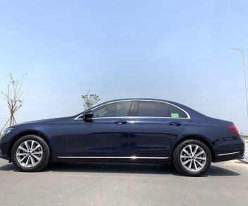 Mercedes-Benz E class 2019 - Cần bán xe Mercedes đời 2019, màu xanh lam như mới