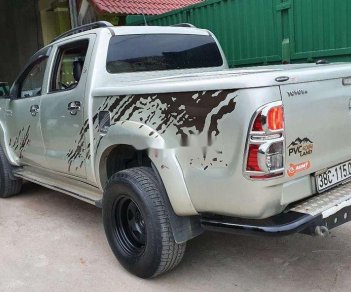 Toyota Hilux 2012 - Xe Toyota Hilux 3.0 năm 2012, màu trắng, xe nhập, giá chỉ 395 triệu