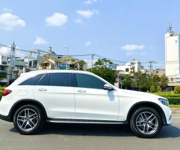 Mercedes-Benz GLC-Class GLC 300 2017 - Cần bán lại xe Mercedes GLC 300 sản xuất năm 2017, màu trắng, nhập khẩu nguyên chiếc