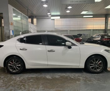 Mazda 3 2016 - Cần bán lại xe Mazda 3 Sedan đời 2016, màu trắng