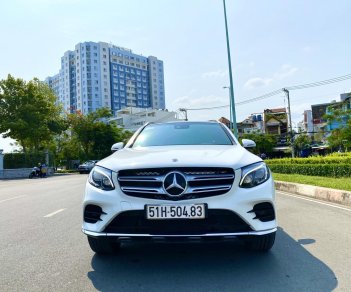 Mercedes-Benz GLC-Class GLC 300 2017 - Cần bán lại xe Mercedes GLC 300 sản xuất năm 2017, màu trắng, nhập khẩu nguyên chiếc