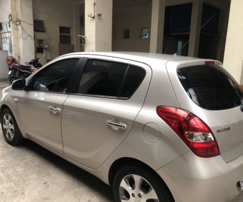 Hyundai i20 2009 - Bán xe Hyundai i20 đời 2009 màu vàng cát mới đi 39 ngàn cây số, giá 295 triệu đồng chẵn