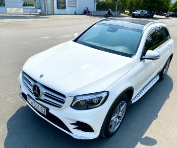 Mercedes-Benz GLC-Class GLC 300 2017 - Cần bán lại xe Mercedes GLC 300 sản xuất năm 2017, màu trắng, nhập khẩu nguyên chiếc