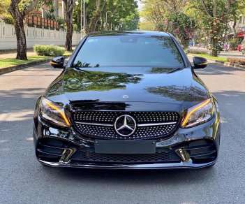 Mercedes-Benz C class C300 AMG 2019 - Bán xe Mercedes C300 AMG đời 2019, màu đen, xe mới 98%