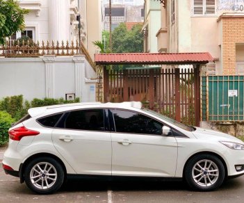 Ford Focus 2018 - Cần bán gấp Ford Focus sản xuất 2018, màu trắng