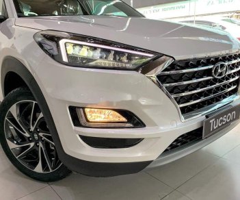 Hyundai Tucson     2020 - Cần bán xe Hyundai Tucson sản xuất 2020, màu trắng 