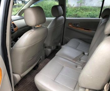 Toyota Innova   2011 - Cần bán lại xe Toyota Innova 2011, màu bạc chính chủ giá cạnh tranh