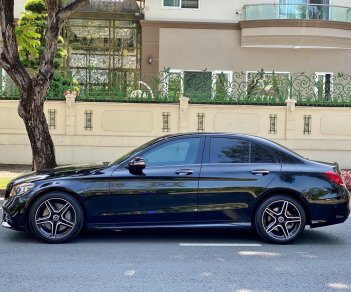 Mercedes-Benz C class C300 AMG 2019 - Bán xe Mercedes C300 AMG đời 2019, màu đen, xe mới 98%