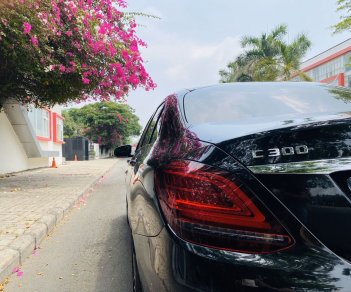 Mercedes-Benz C class C300 AMG 2019 - Bán xe Mercedes C300 AMG đời 2019, màu đen, xe mới 98%