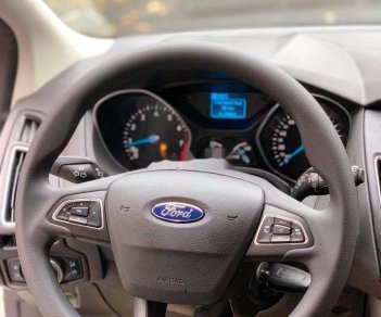 Ford Focus 2018 - Cần bán gấp Ford Focus sản xuất 2018, màu trắng