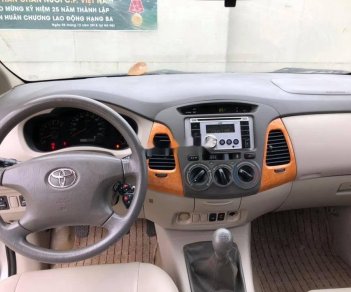 Toyota Innova   2011 - Cần bán lại xe Toyota Innova 2011, màu bạc chính chủ giá cạnh tranh