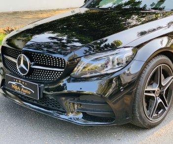 Mercedes-Benz C class C300 AMG 2019 - Bán xe Mercedes C300 AMG đời 2019, màu đen, xe mới 98%