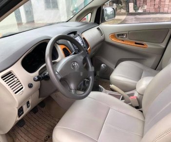 Toyota Innova   2011 - Cần bán lại xe Toyota Innova 2011, màu bạc chính chủ giá cạnh tranh