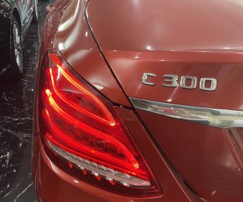 Mercedes-Benz C class C300 2015 - Cần bán nhanh Mercedes C300 đời 2015, màu đỏ, xe đẹp như mới