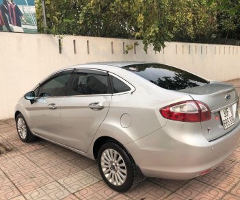 Ford Fiesta 2011 - Cần bán lại xe Ford Fiesta đời 2011, màu bạc giá cạnh tranh