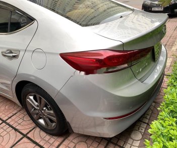 Hyundai Elantra 2016 - Cần bán lại xe Hyundai Elantra đời 2016, màu bạc chính chủ giá cạnh tranh