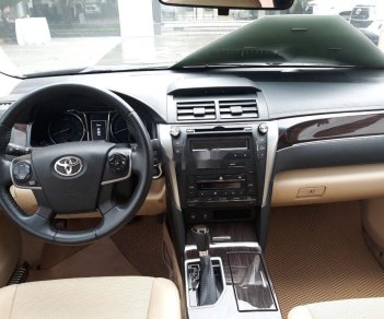 Toyota Camry 2019 - Cần bán gấp Toyota Camry 2.0E đời 2019, màu đen số tự động, giá 950tr