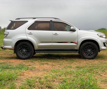 Toyota Fortuner 2015 - Cần bán Toyota Fortuner năm sản xuất 2015, màu bạc, nhập khẩu nguyên chiếc