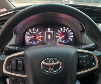 Toyota Innova 2016 - Cần bán lại xe Toyota Innova 2.0G AT đời 2016, màu bạc số tự động, 635 triệu