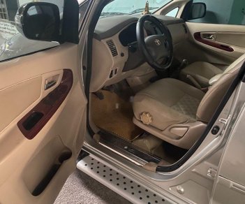 Toyota Innova G    2006 - Cần bán xe Toyota Innova G đời 2006, màu bạc, giá chỉ 260 triệu