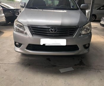 Toyota Innova 2012 - Cần bán xe Toyota Innova đời 2012, màu bạc, giá tốt