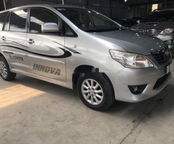 Toyota Innova 2012 - Cần bán xe Toyota Innova đời 2012, màu bạc, giá tốt