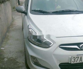 Hyundai Accent  Blue  2013 - Cần bán Hyundai Accent Blue sản xuất năm 2013, màu trắng, nhập khẩu số tự động, giá 375tr