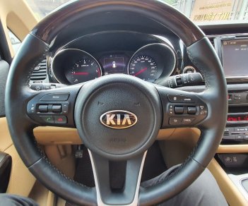 Kia Sedona DATH 2.2AT 2018 - Cần bán lại xe Kia Sedona DATH 2.2AT đời 2018, màu đen, giá tốt