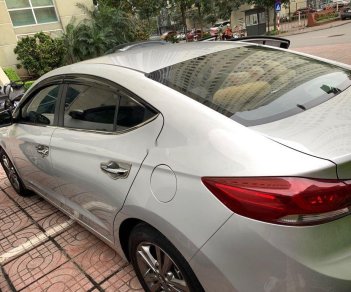Hyundai Elantra 2016 - Cần bán lại xe Hyundai Elantra đời 2016, màu bạc chính chủ giá cạnh tranh