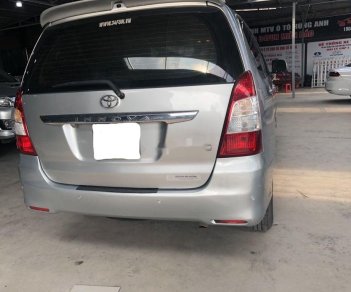 Toyota Innova 2012 - Cần bán xe Toyota Innova đời 2012, màu bạc, giá tốt