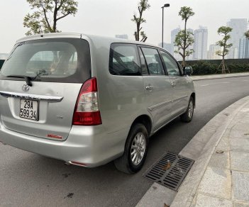 Toyota Innova  E 2012 - Bán ô tô Toyota Innova E sản xuất năm 2012, màu bạc, giá tốt