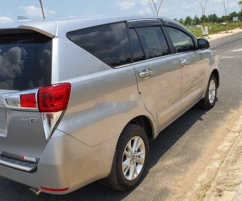 Toyota Innova   2018 - Bán Toyota Innova sản xuất 2018, màu bạc số sàn, 588tr