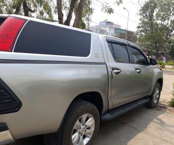 Toyota Hilux   2017 - Bán Toyota Hilux 2017, màu bạc, nhập khẩu nguyên chiếc, 720tr