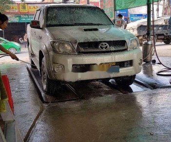 Toyota Hilux 2010 - Bán Toyota Hilux sản xuất năm 2010, màu trắng, nhập khẩu nguyên chiếc, 353tr