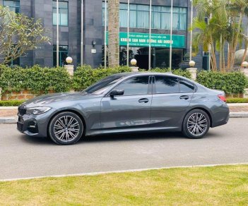 BMW 3 Series 2019 - Cần bán nhanh chiếc BMW 3 Series 330i M-Perfomance, đời 2019, màu xám, xe nhập