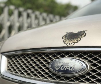 Ford Focus 2008 - Cần bán gấp Ford Focus sản xuất 2008, màu bạc còn mới