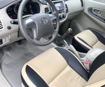 Toyota Innova E 2015 - Cần bán lại xe Toyota Innova E sản xuất năm 2015, màu bạc