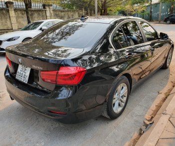 BMW 3 Series   2016 - Bán gấp chiếc BMW 3 Series 320i, màu đen, nhập khẩu nguyên chiếc, giá rẻ