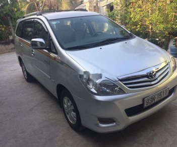 Toyota Innova 2009 - Cần bán Toyota Innova G đời 2009, màu bạc xe gia đình, 318tr