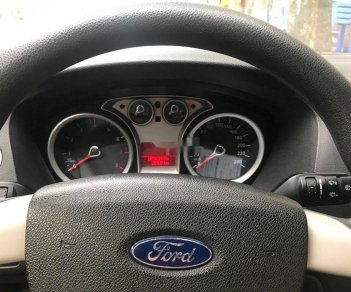 Ford Focus 2010 - Bán Ford Focus sản xuất 2010, màu trắng, giá tốt