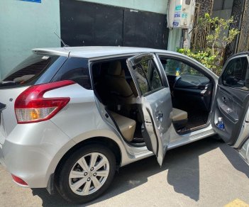 Toyota Yaris   2015 - Cần bán Toyota Yaris năm 2015, màu bạc, nhập khẩu 