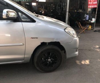 Toyota Innova 2010 - Bán xe Toyota Innova G sản xuất năm 2010, màu bạc xe gia đình, giá 375tr