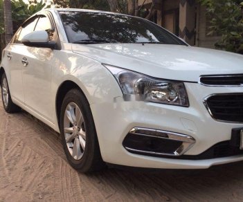 Chevrolet Cruze 2015 - Bán Chevrolet Cruze MT đời 2015, màu trắng số sàn, 335 triệu