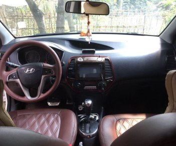 Hyundai i20 2011 - Bán Hyundai i20 AT 1.4 đời 2011, màu trắng xe gia đình, giá chỉ 295 triệu